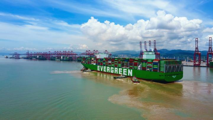Ningbo Zhoushanin satama yhdistää maailman suurimman konttialuksen Changyiin